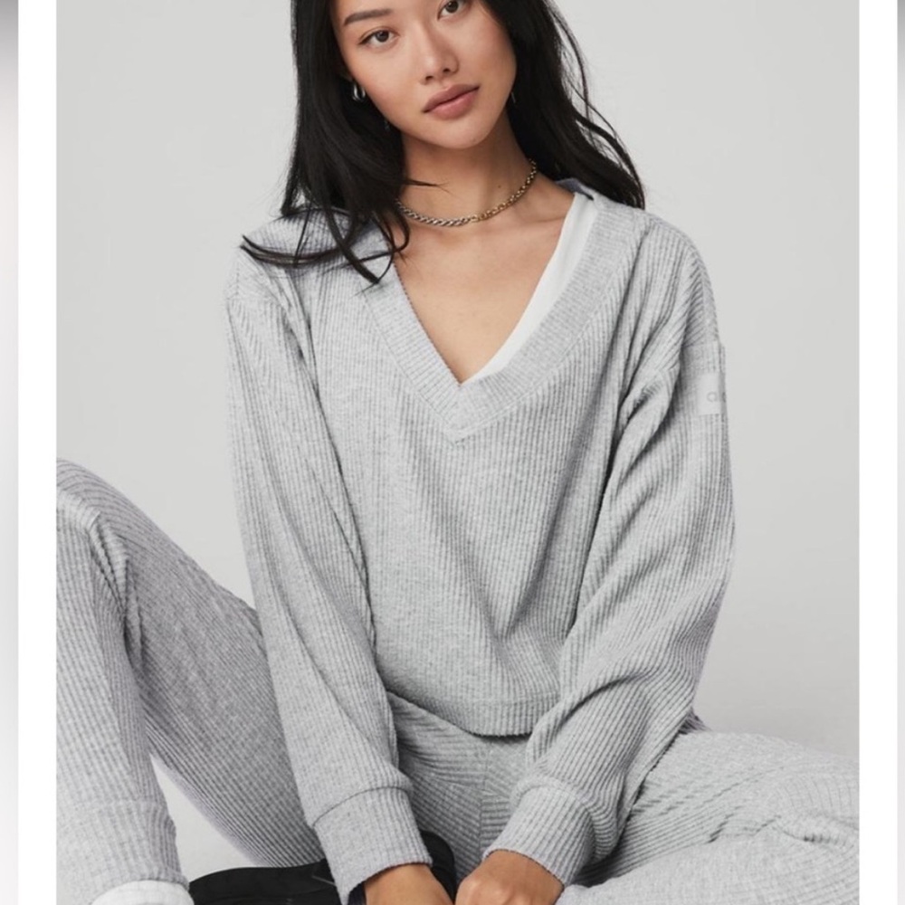 Alo Muse Grey V-Neck Size S